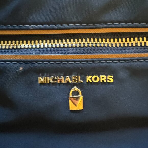Michael Kors Nylon Kelsey Large Crossbody In Admiral - Picture 2 of 6